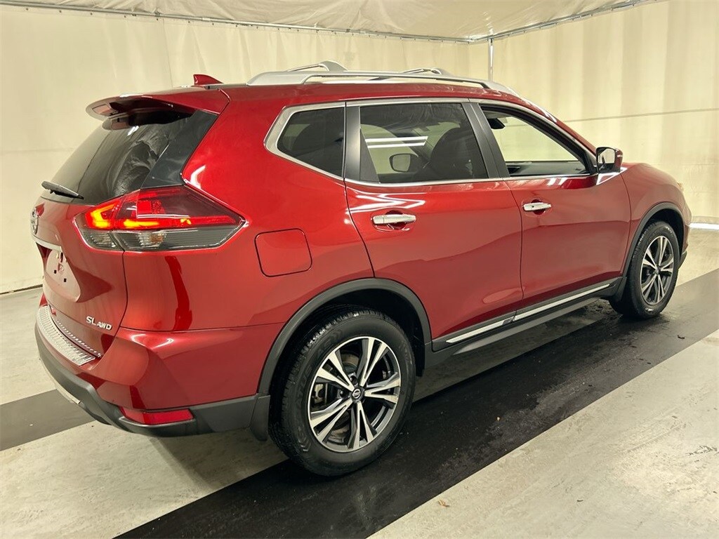 2018 Nissan Rogue SL photo 2