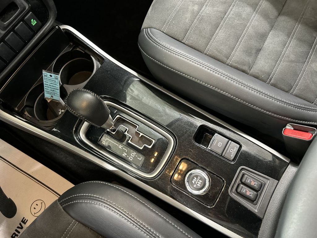 2020 Mitsubishi Outlander SE - Photo 16