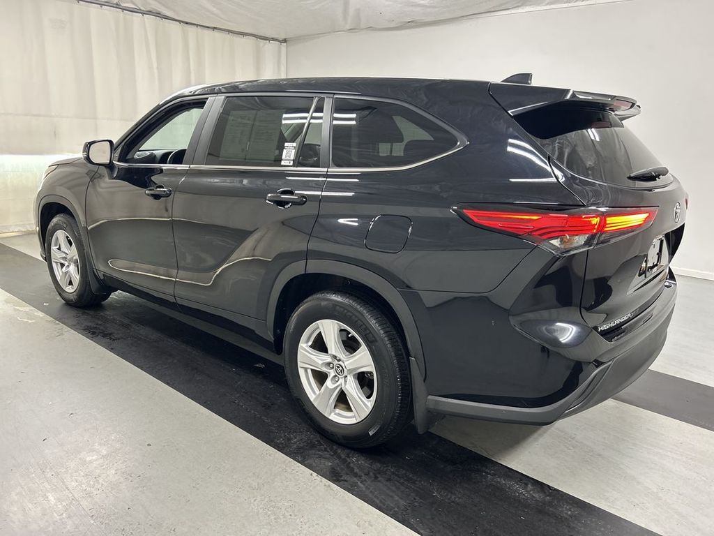 2023 Toyota Highlander L - Photo 7