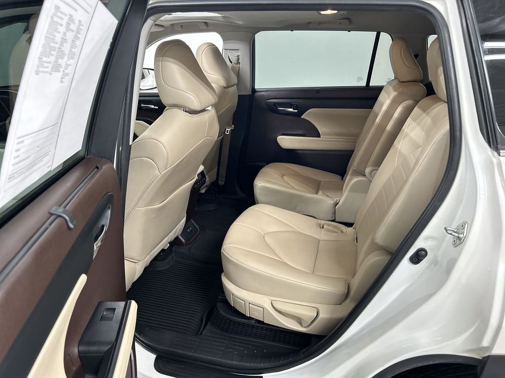 2021 Toyota Highlander XLE - Photo 21