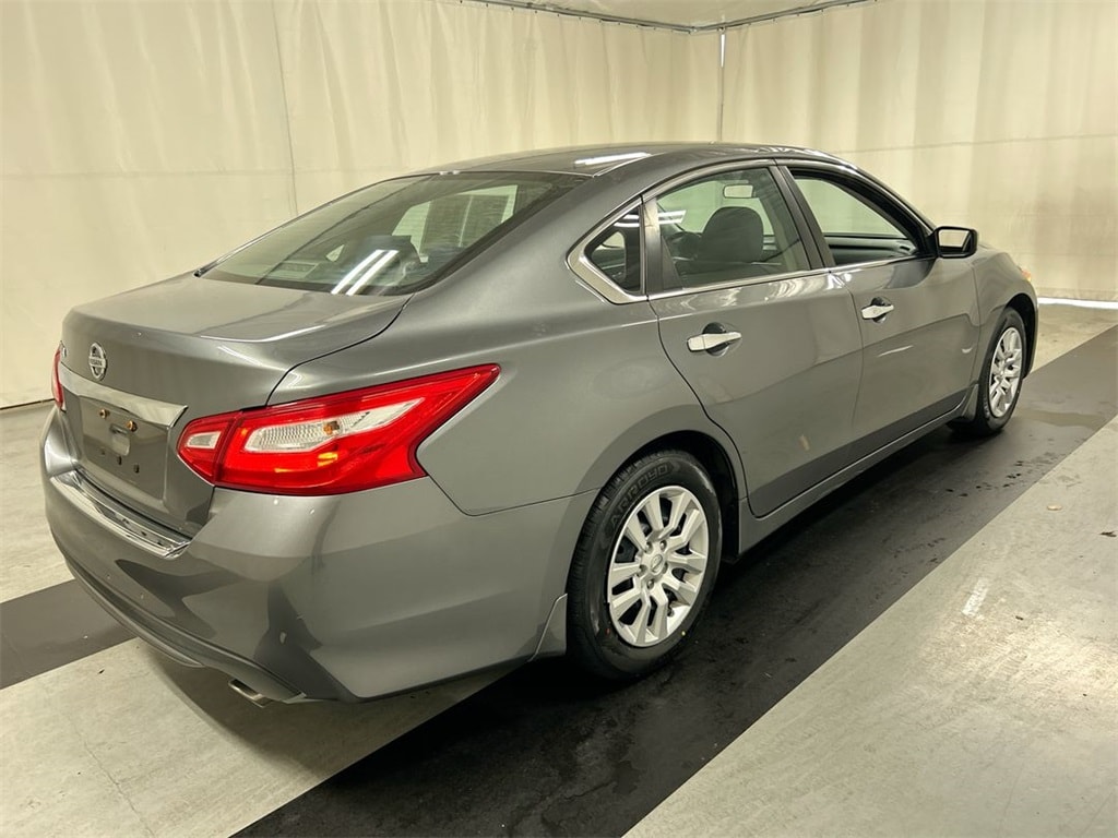 Used 2017 Nissan Altima S with VIN 1N4AL3AP3HN361302 for sale in Cicero, NY