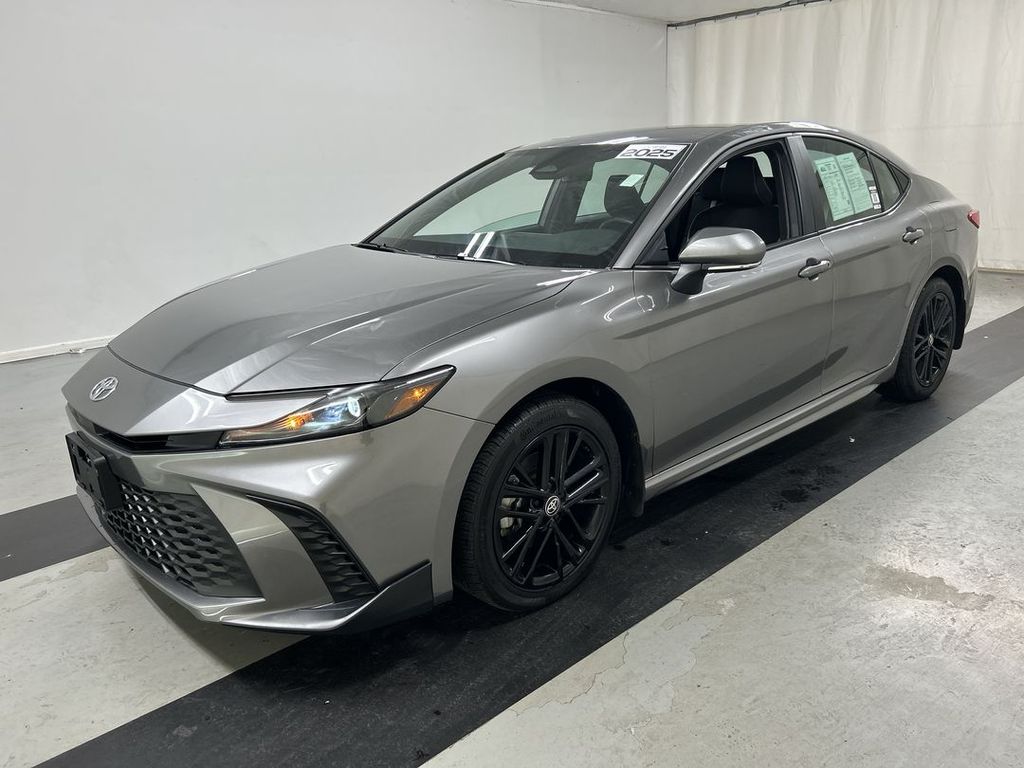 2025 Toyota Camry SE - Photo 5