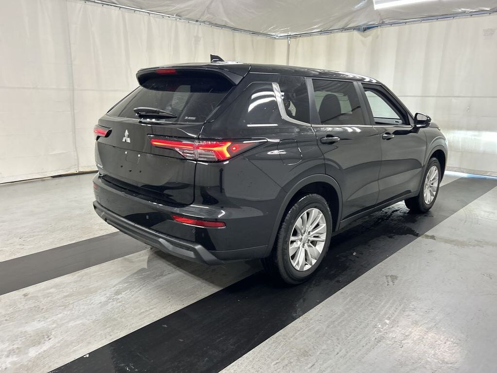 New 2026 Mitsubishi Outlander ES SUV