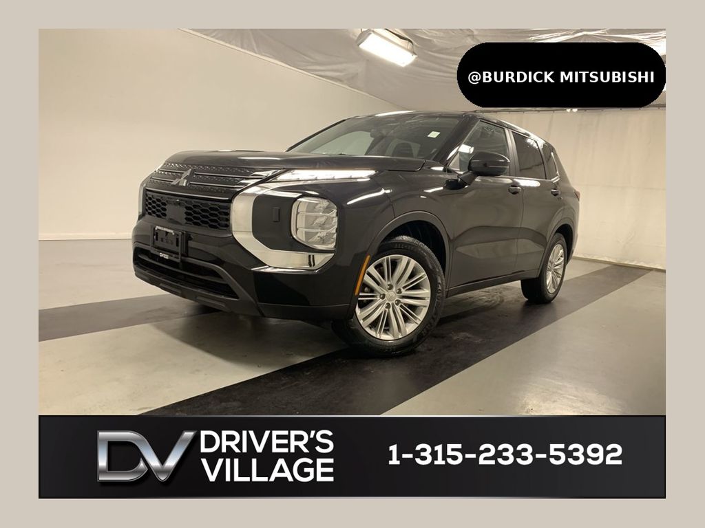 2022 Mitsubishi Outlander ES S-AWC's photo