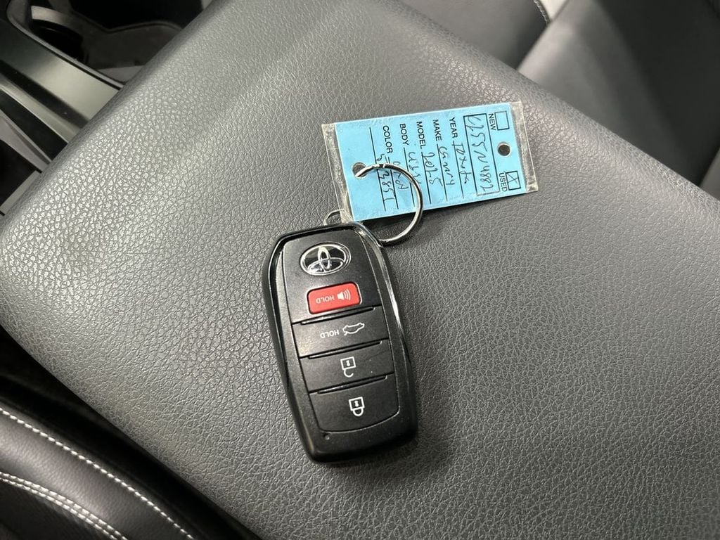 2025 Toyota Camry SE - Photo 11
