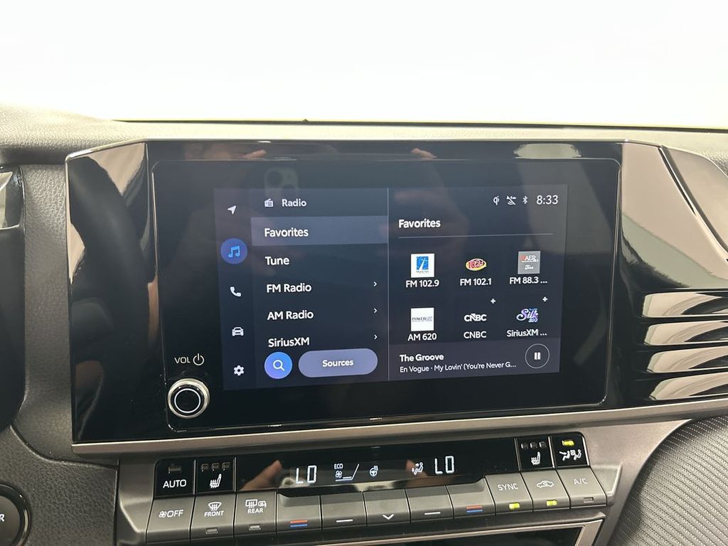 2025 Toyota Camry SE - Photo 13