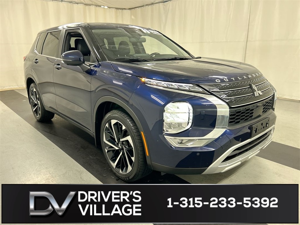 2024 Mitsubishi Outlander SE's photo