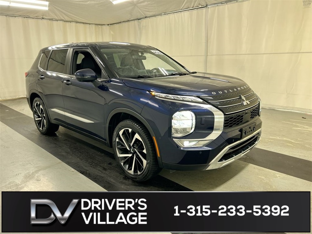 2022 Mitsubishi Outlander SE's photo