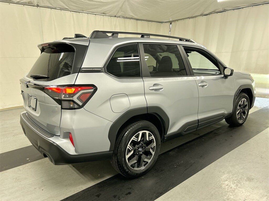 2025 Subaru Forester Premium Base photo 2