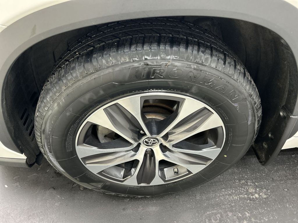 2021 Toyota Highlander XLE - Photo 8