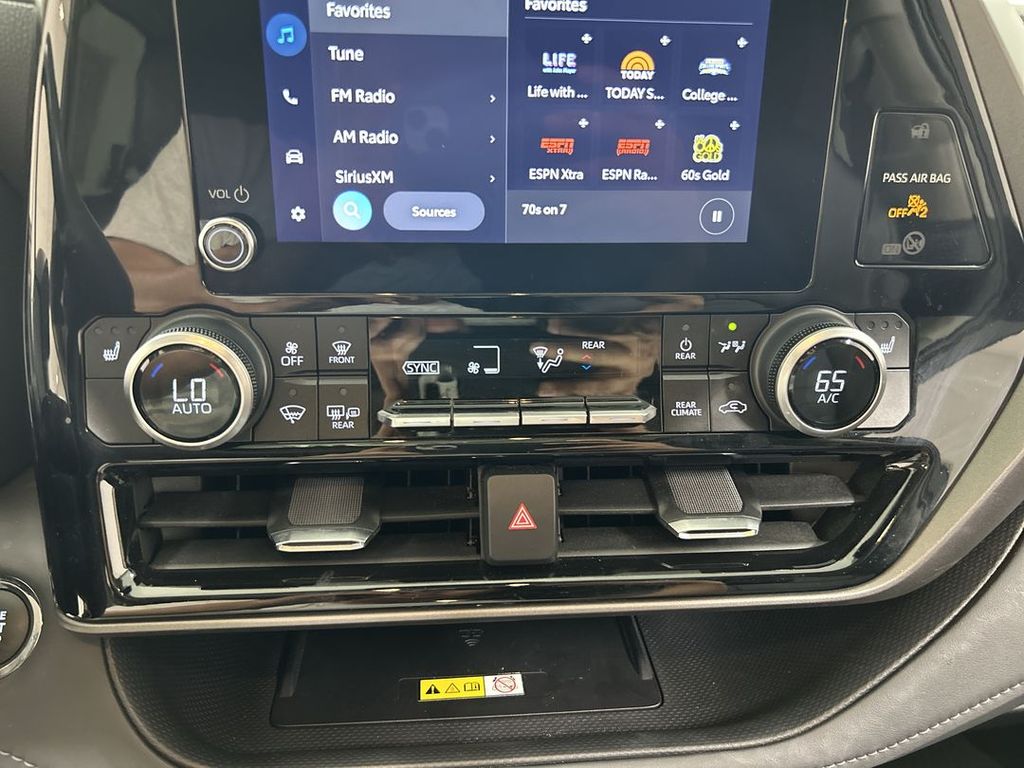 2023 Toyota Highlander XLE - Photo 16
