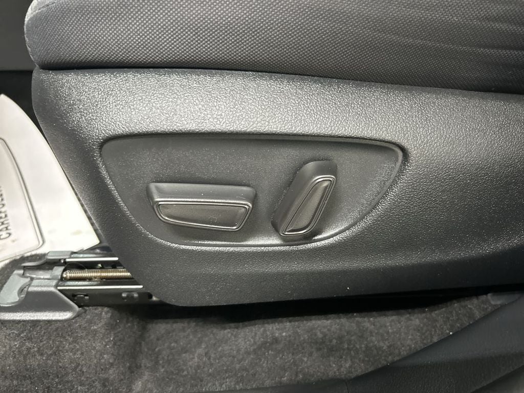 2023 Toyota Highlander L - Photo 10