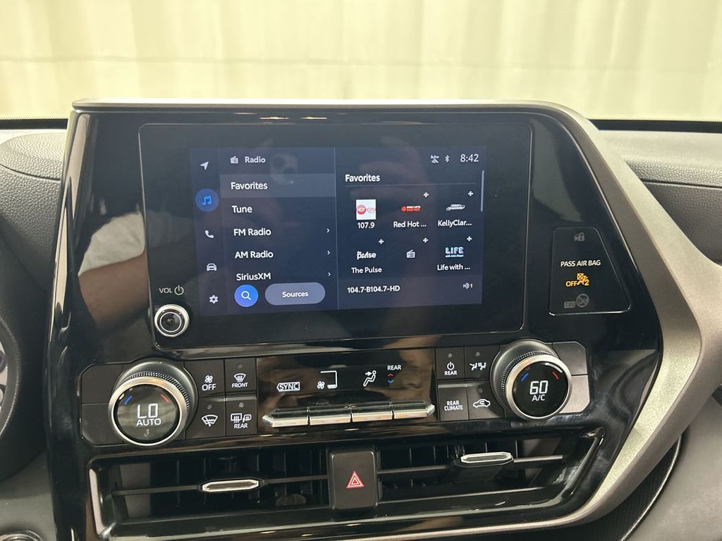 2023 Toyota Highlander L - Photo 14