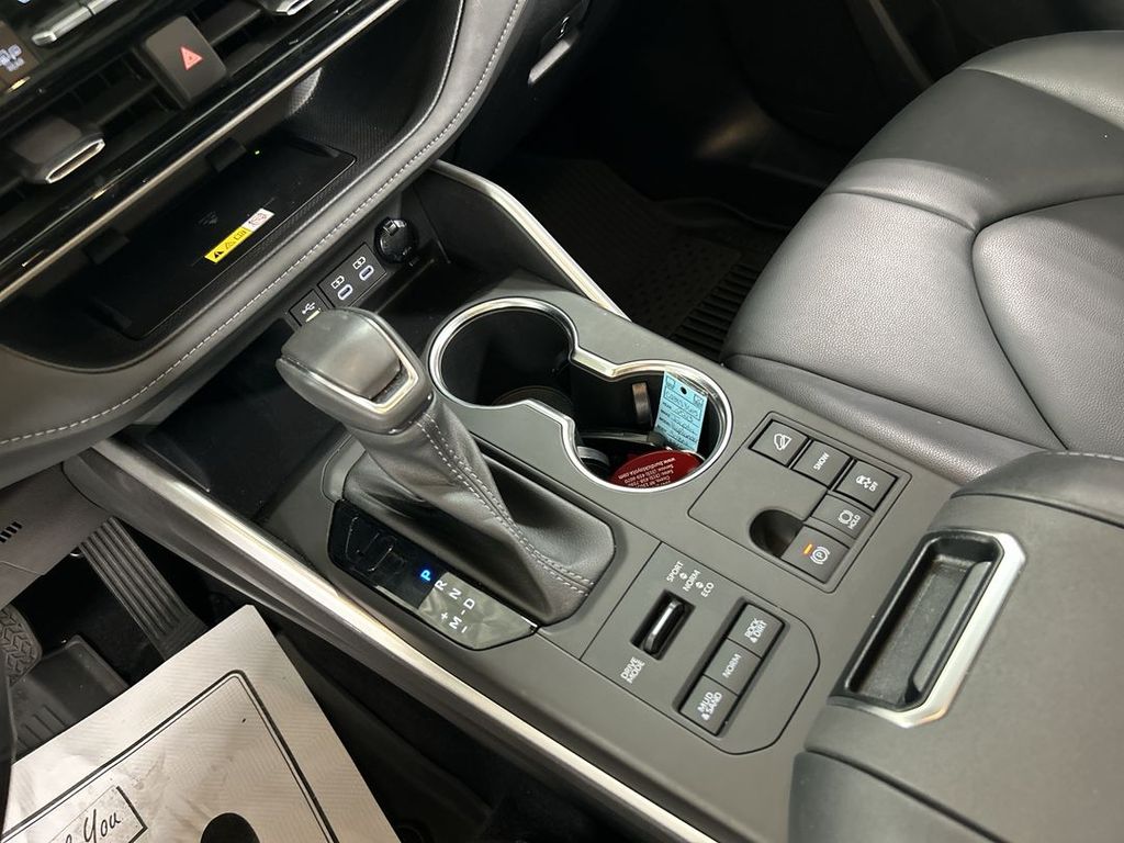 2023 Toyota Highlander XLE - Photo 17