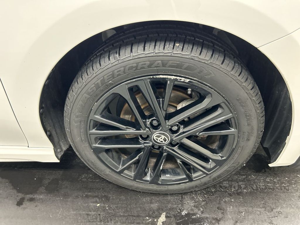 2025 Toyota Camry SE - Photo 8