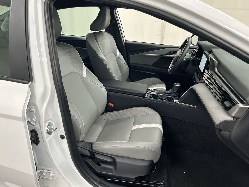 2025 Toyota Camry SE - Photo 22