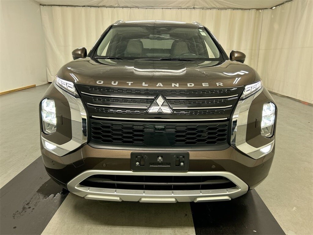2023 Mitsubishi Outlander SEL photo 2