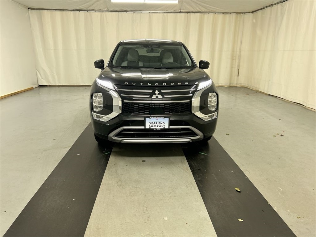 New 2025 Mitsubishi Outlander SE SUV
