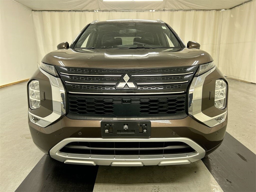 2022 Mitsubishi Outlander SEL photo 3