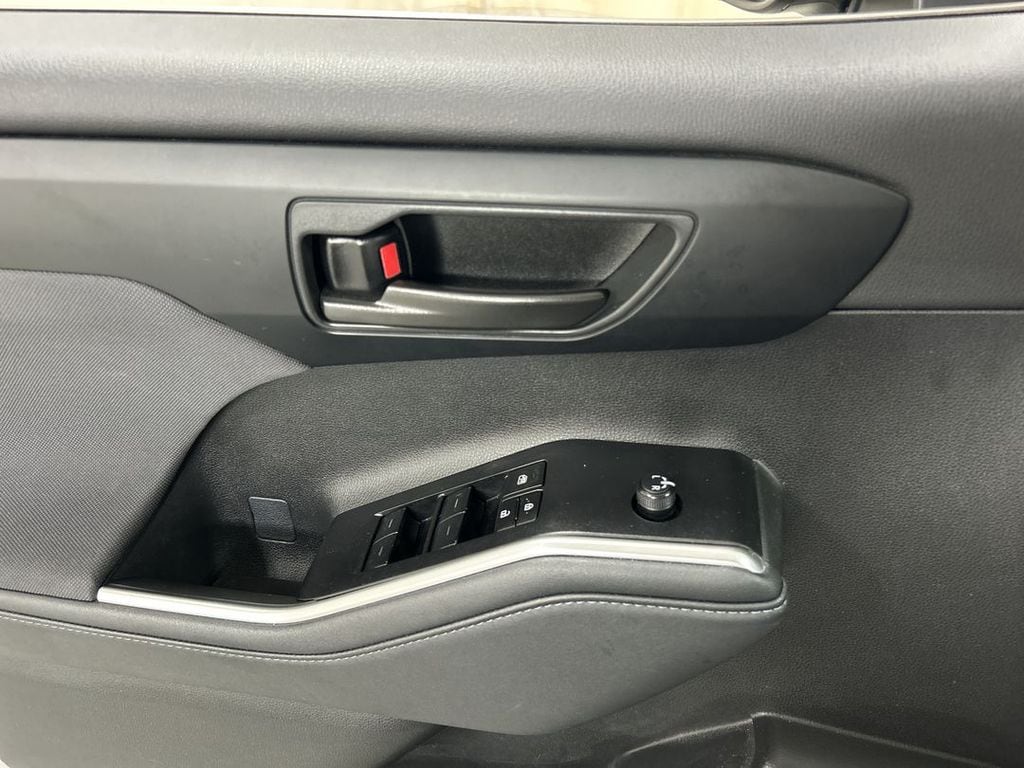 2023 Toyota Highlander L - Photo 11