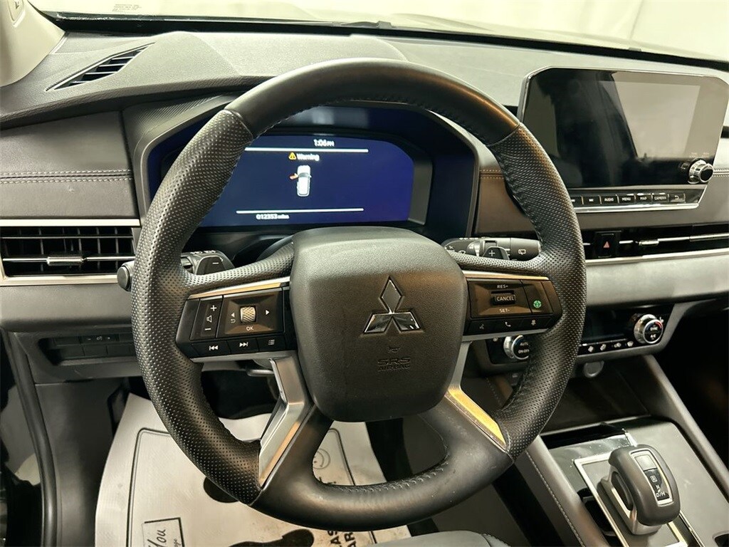 2023 Mitsubishi Outlander SE photo 4