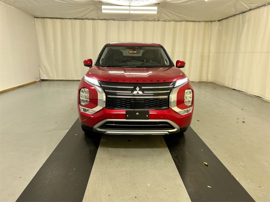 New 2025 Mitsubishi Outlander SE SUV