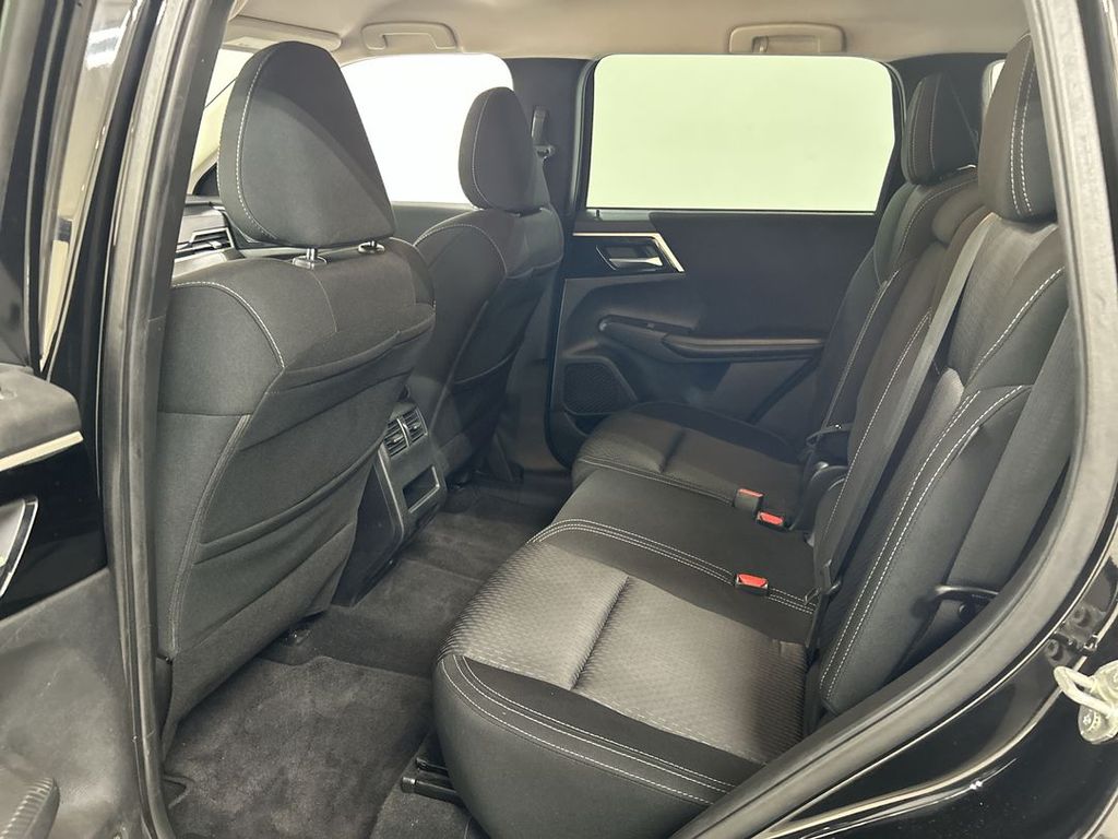 2022 Mitsubishi Outlander ES - Photo 19