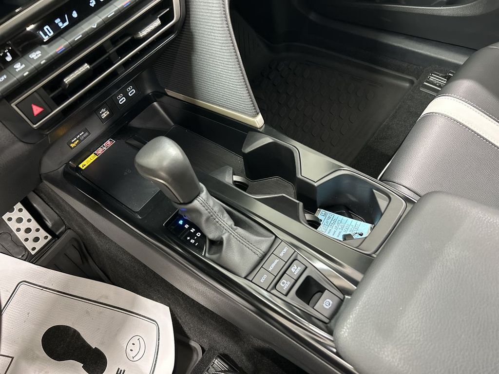 2025 Toyota Camry SE - Photo 16