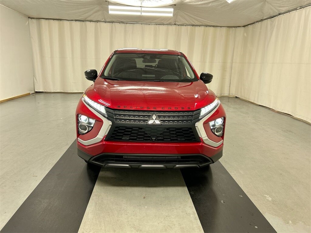 2023 Mitsubishi Eclipse Cross LE photo 3