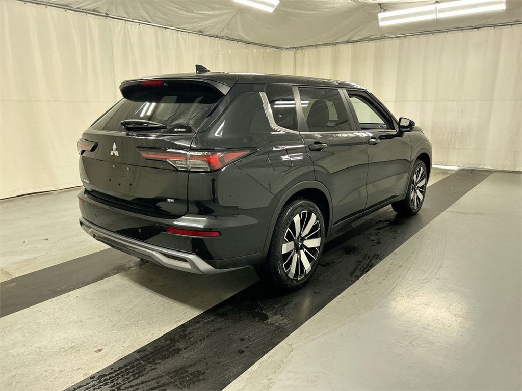 New 2025 Mitsubishi Outlander SE SUV