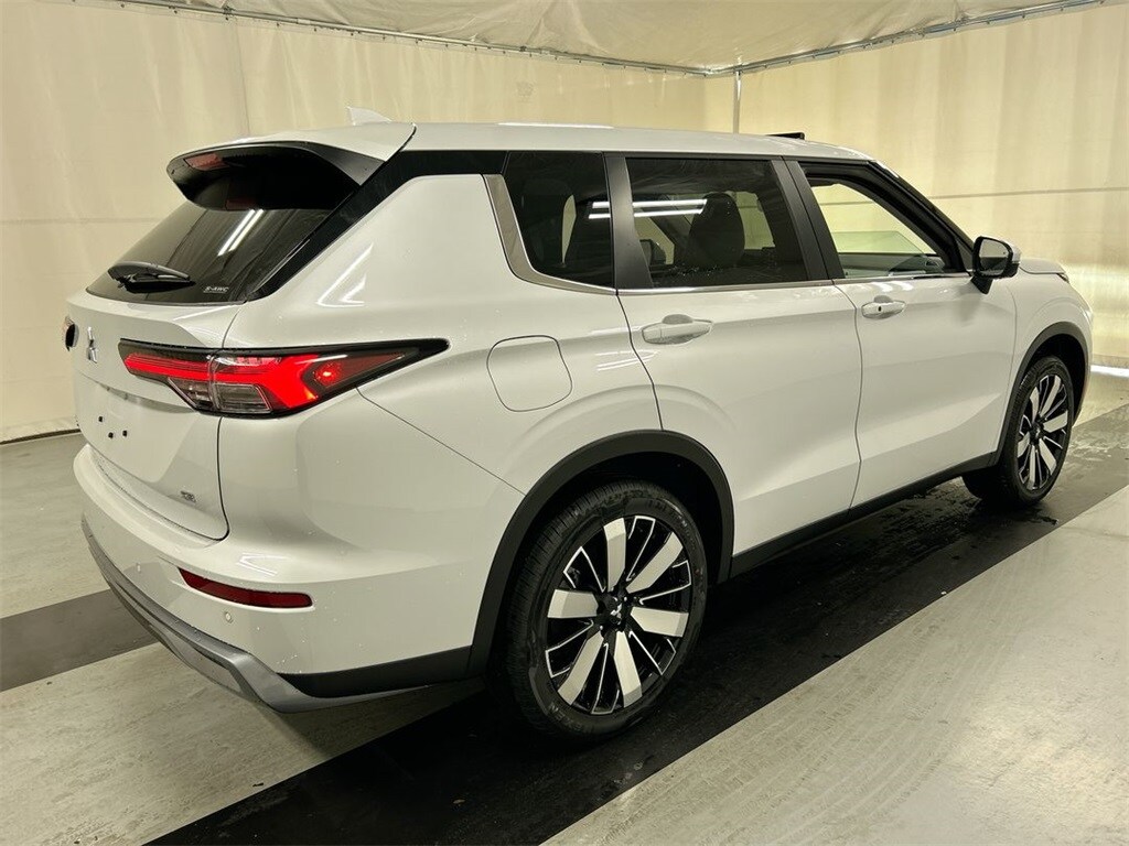 New 2025 Mitsubishi Outlander SE SUV
