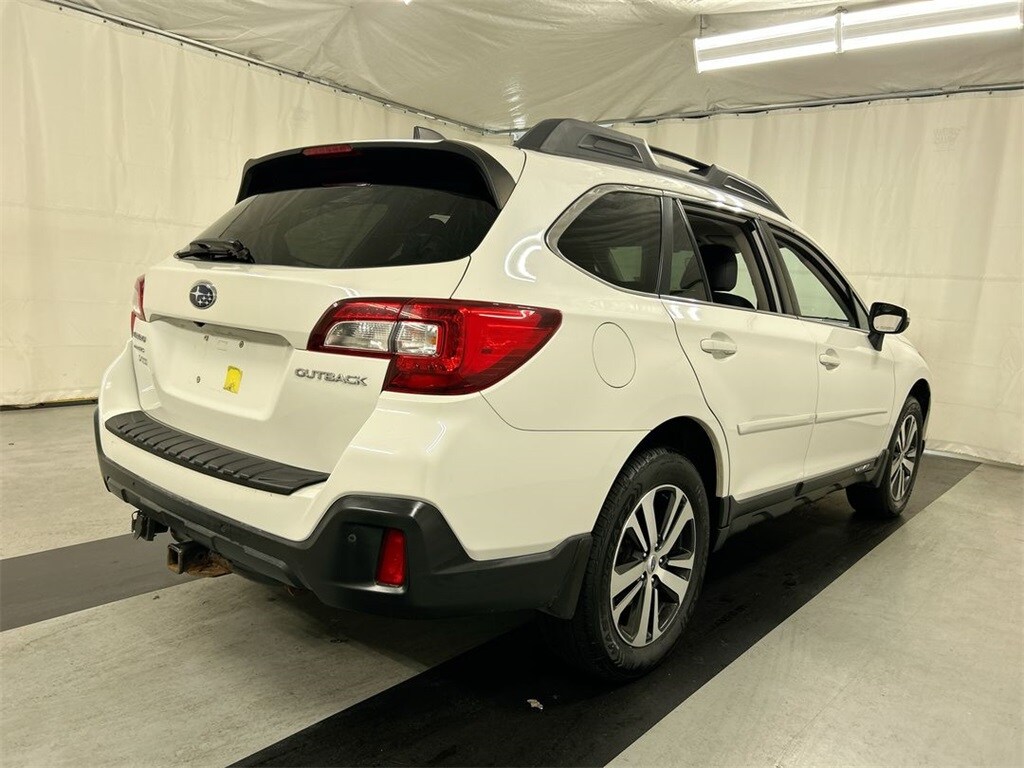2018 Subaru Outback 2.5i Limited photo 2