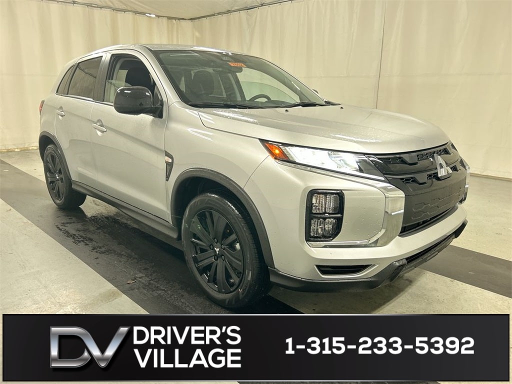 2025 Mitsubishi Outlander Sport LE's photo