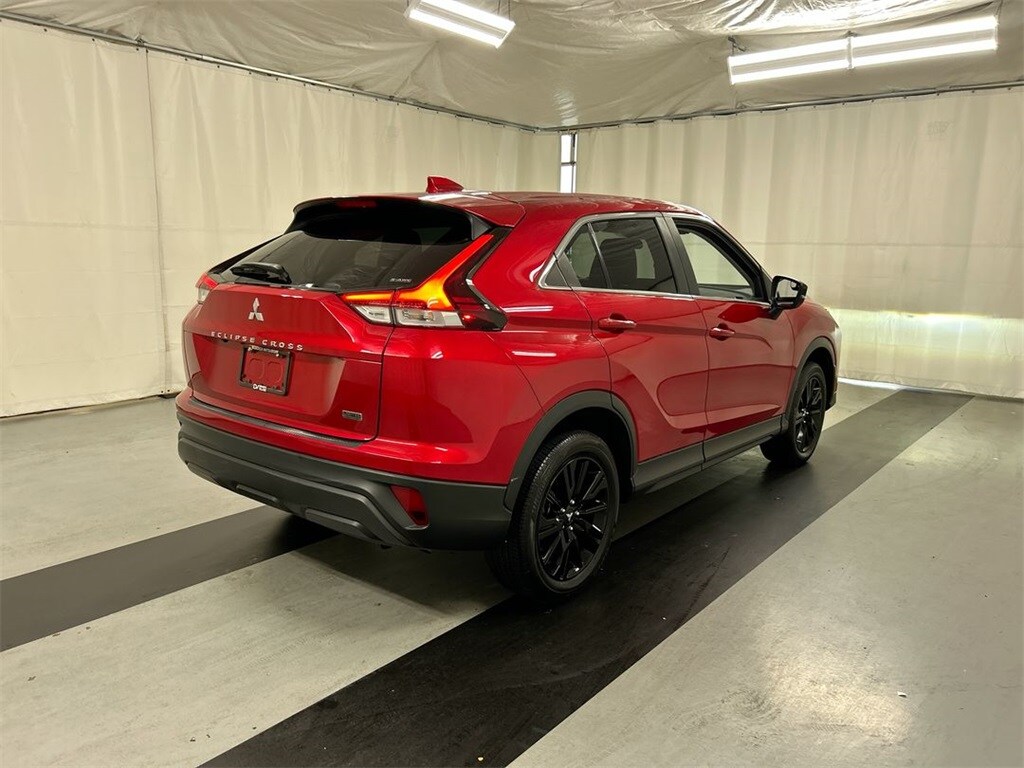 2023 Mitsubishi Eclipse Cross LE photo 2