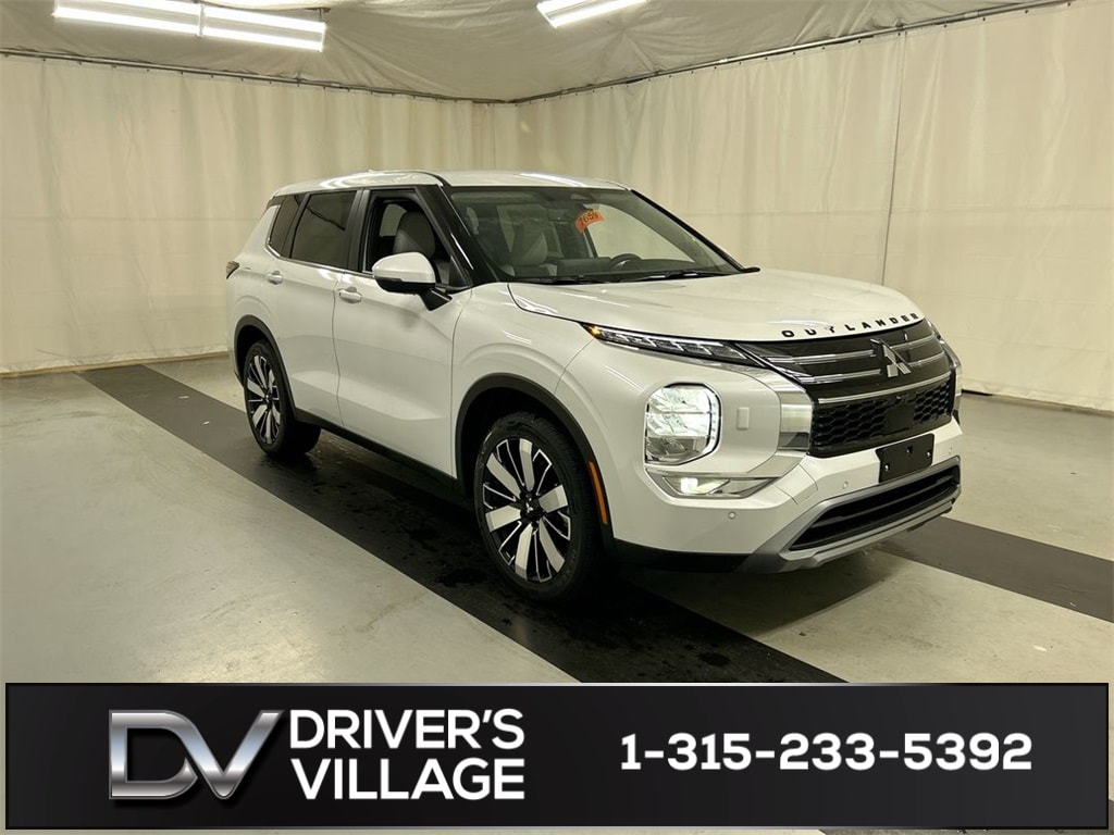 2025 Mitsubishi Outlander SE's photo