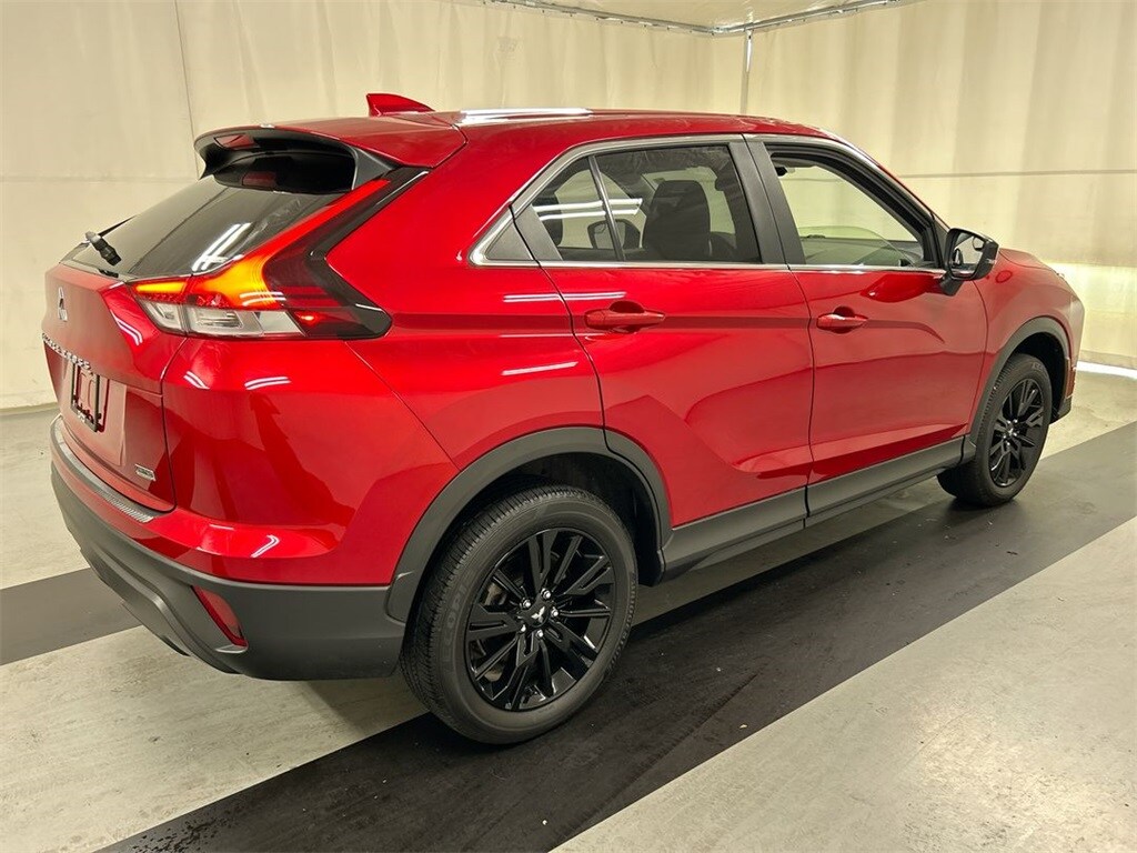 2023 Mitsubishi Eclipse Cross LE photo 2