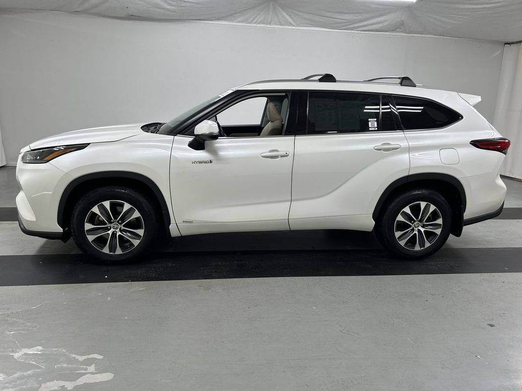 2021 Toyota Highlander XLE - Photo 6