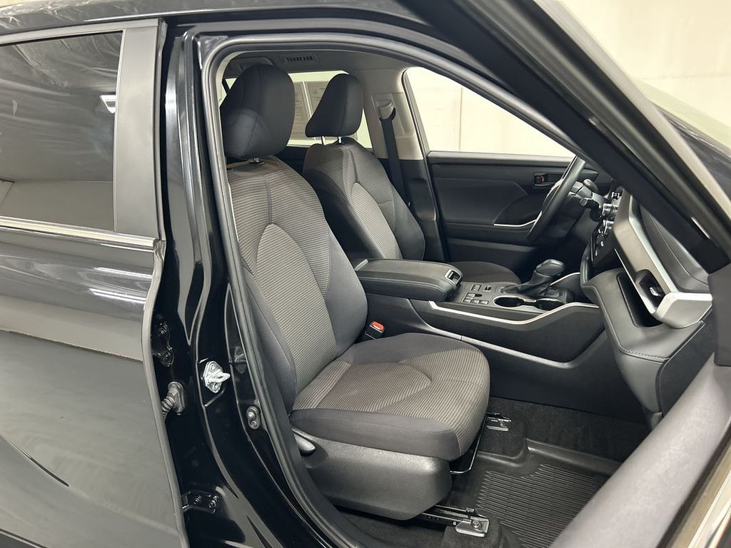 2023 Toyota Highlander L - Photo 23