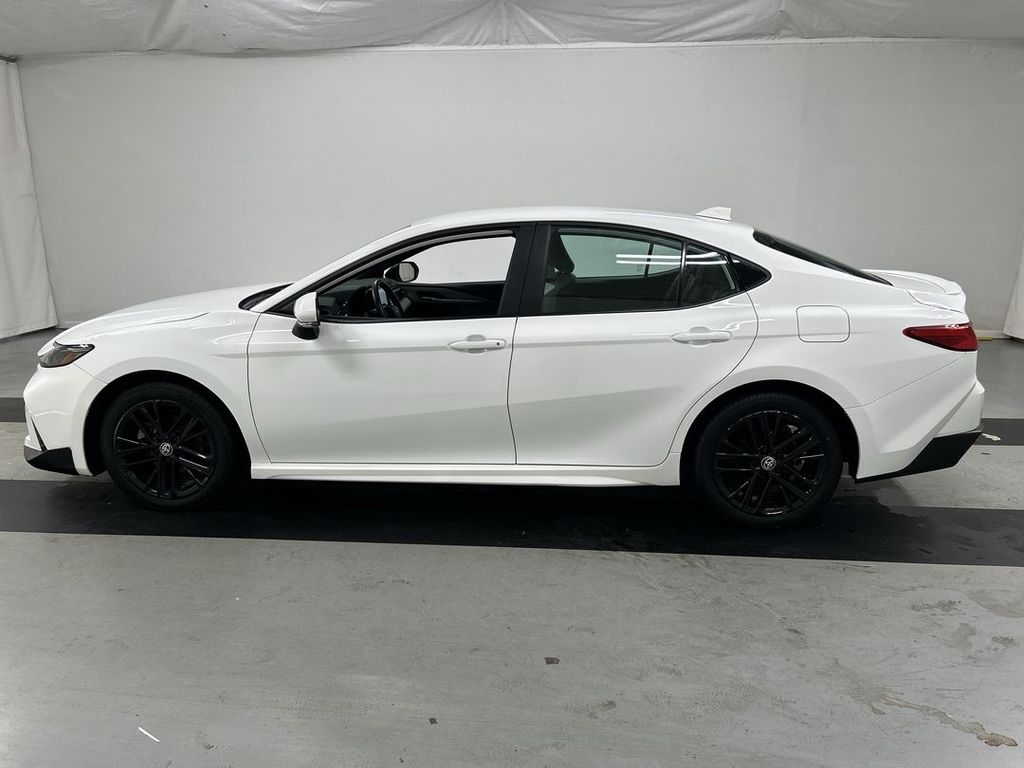 2025 Toyota Camry SE - Photo 6