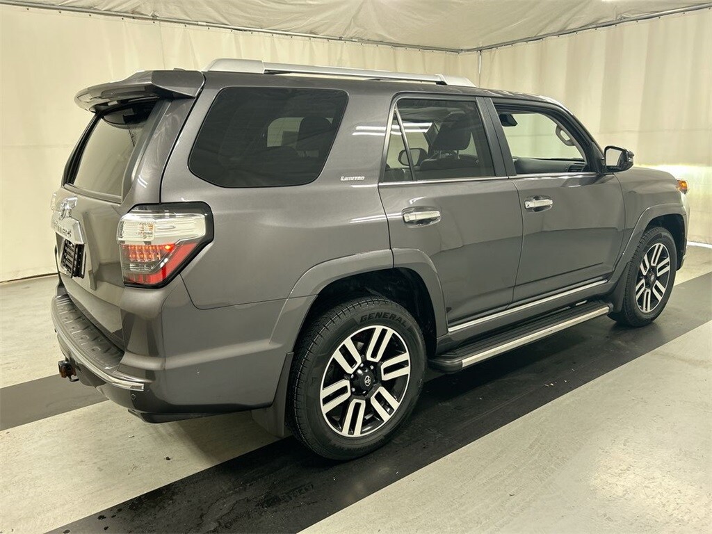 2022 Toyota 4Runner Limited photo 2