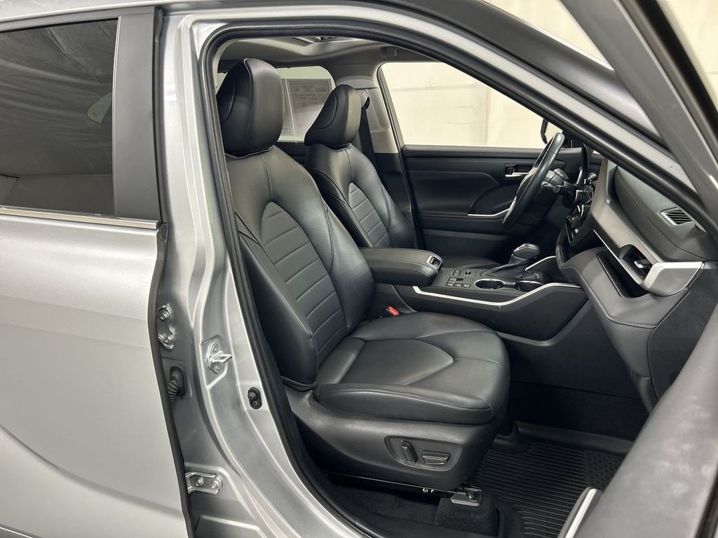 2023 Toyota Highlander XLE - Photo 24