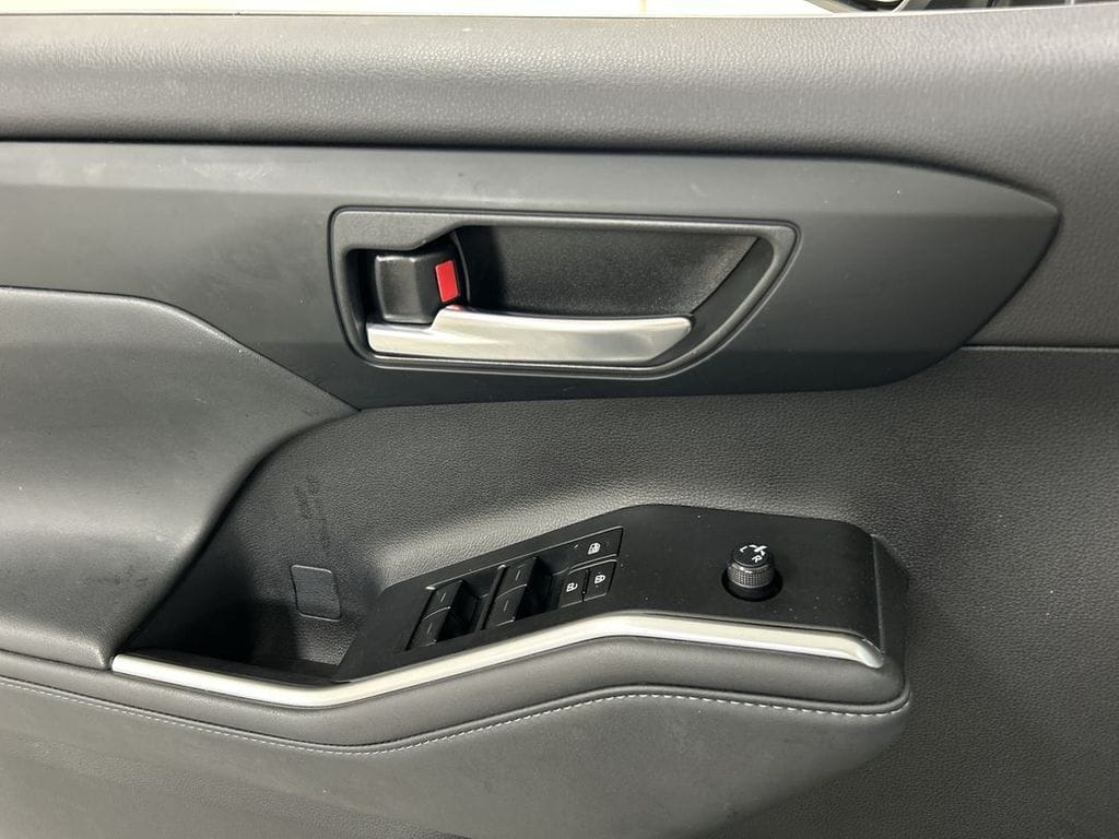 2023 Toyota Highlander XLE - Photo 11