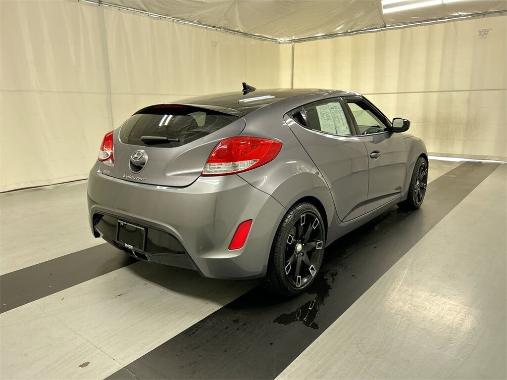 2017 Hyundai Veloster Value Edition photo 2
