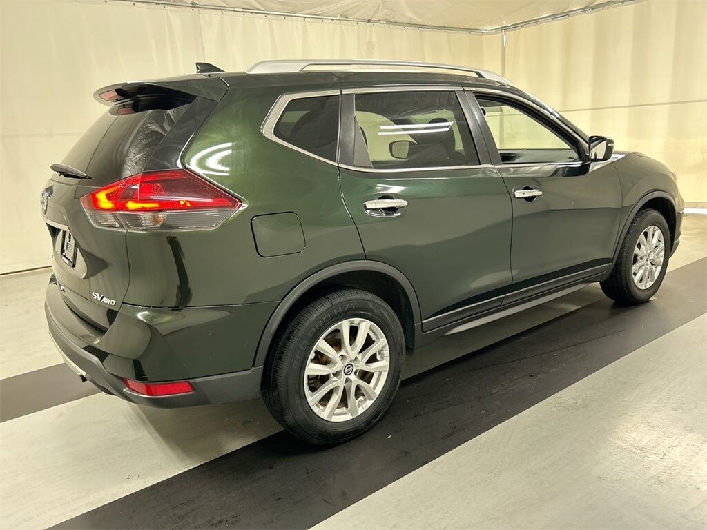 2018 Nissan Rogue SV photo 2
