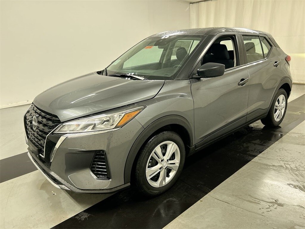 New 2025 Nissan Kicks Play S SUV