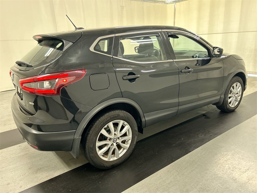 2020 Nissan Rogue Sport S photo 2