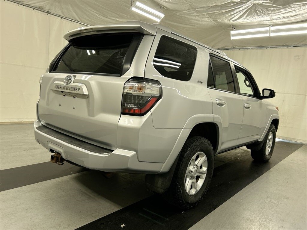 2018 Toyota 4Runner SR5 photo 2