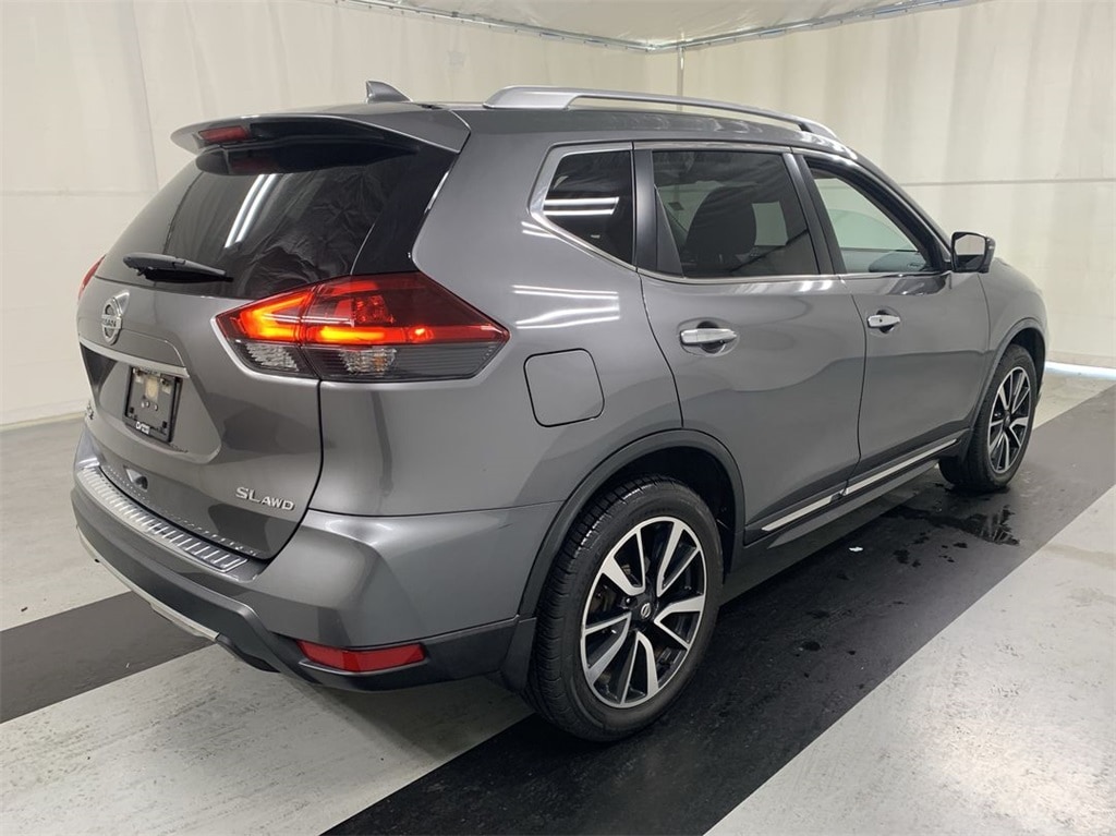 Used 2018 Nissan Rogue SL with VIN JN8AT2MV3JW327797 for sale in Cicero, NY