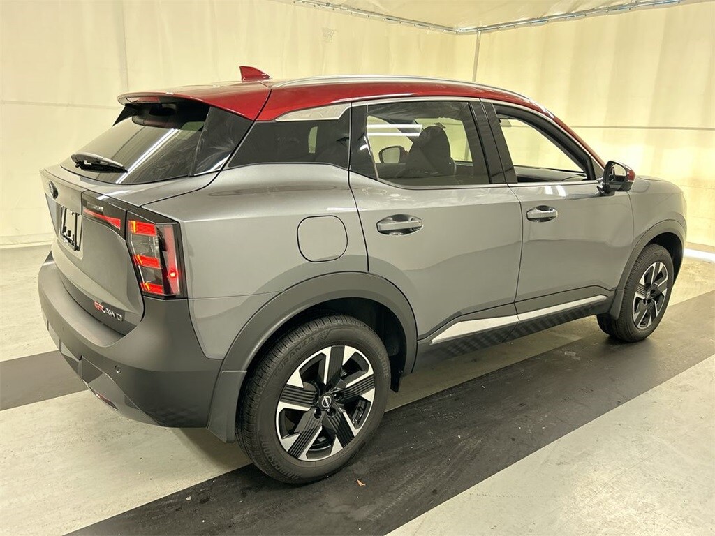 2025 Nissan Kicks SR photo 2