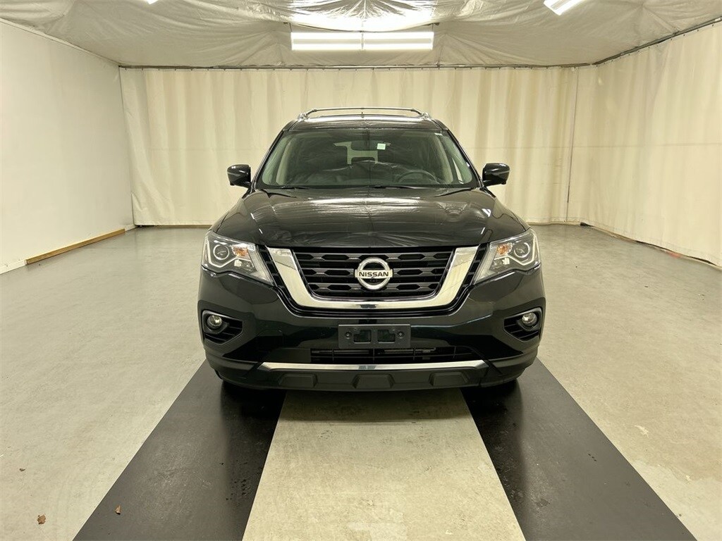 2017 Nissan Pathfinder Platinum photo 3